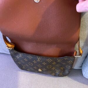 Vintage (1996) shoulder bag condition fairly good all flaws pictured